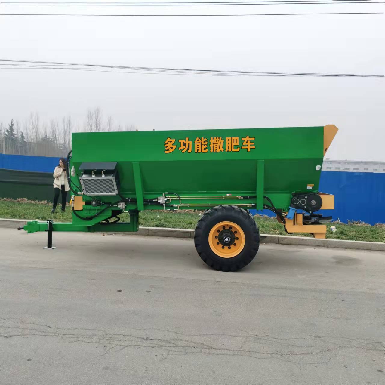 糞肥拋灑車.jpg